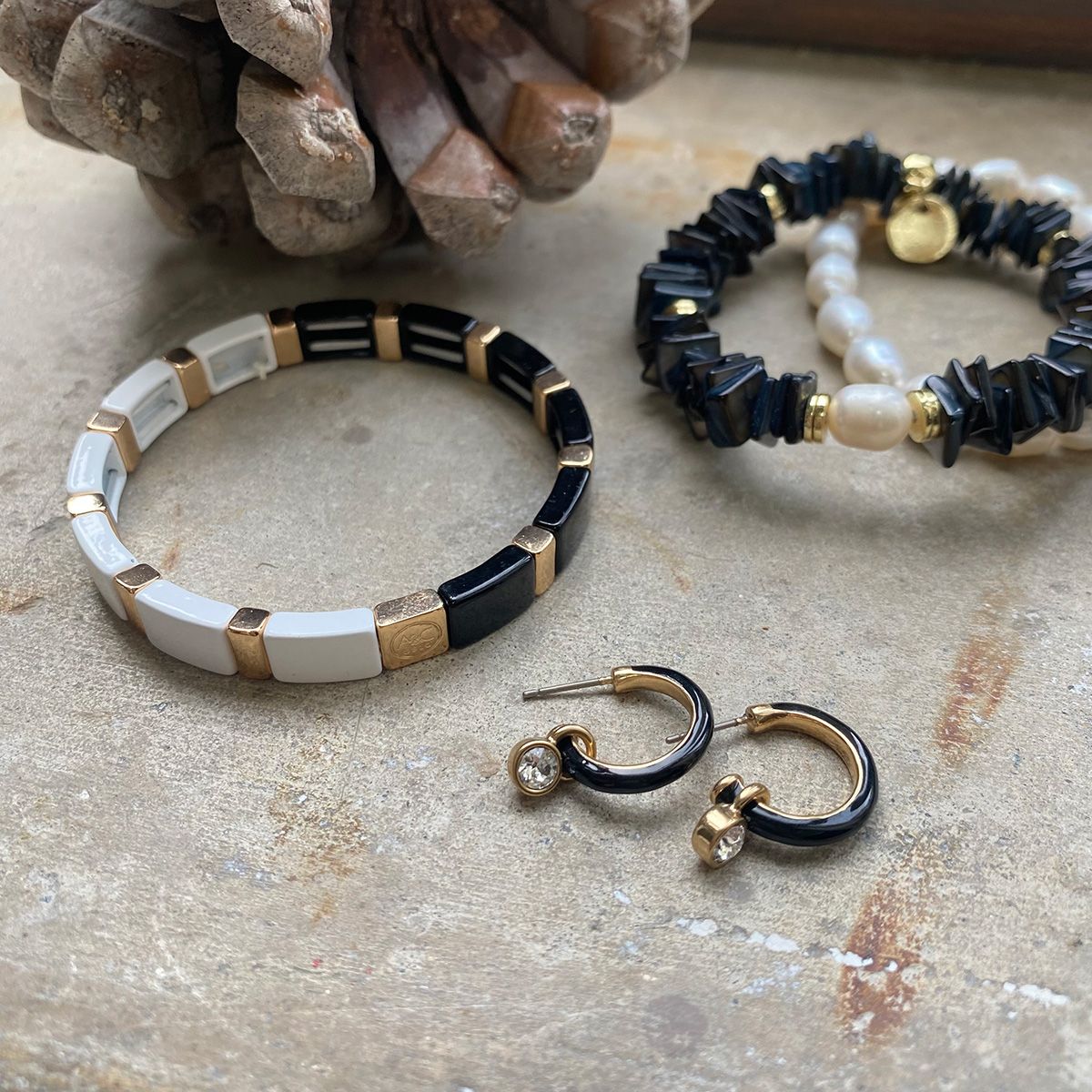 Black tones Earrings